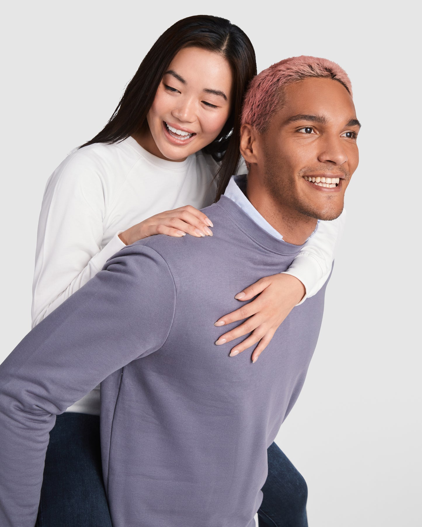 1117 Sudadera de algodón con diseño clásico.