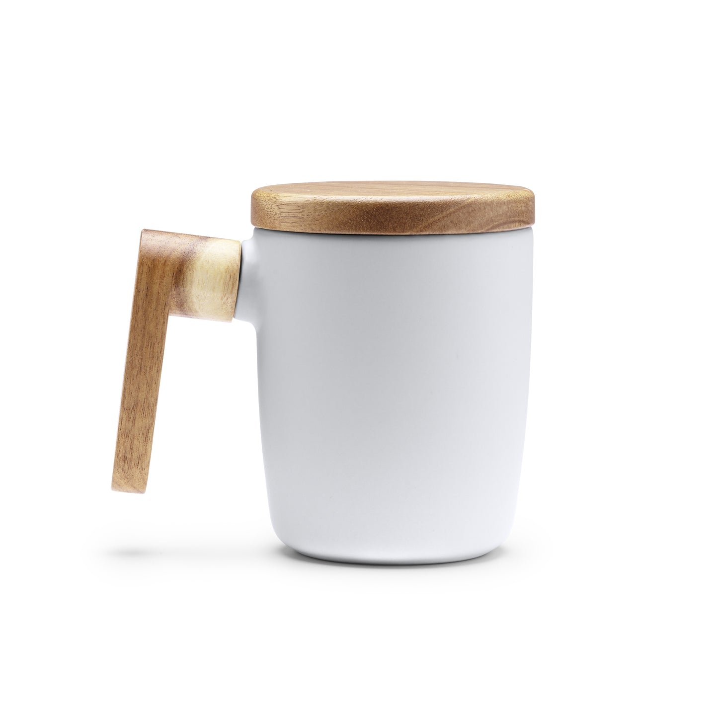Taza de cerámica en acabado mate con tapa y asa de bambú. Con una capacidad de 350 ml.