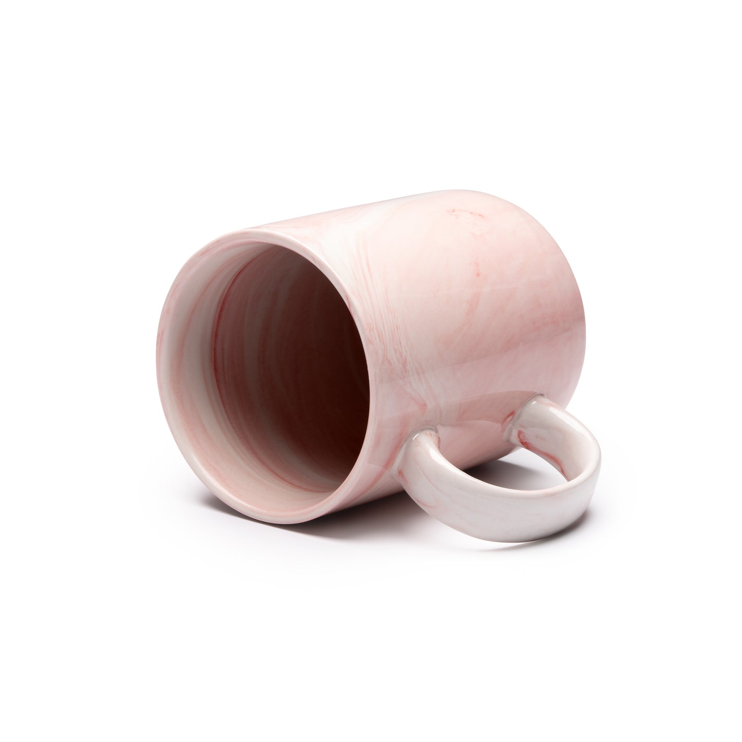 Taza de cerámica con acabado efecto mármol. Con una capacidad de 350 ml