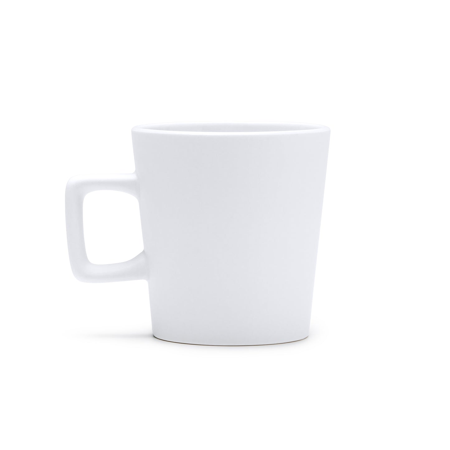 Taza de cerámica con acabado mate y asa cuadrada. Con una capacidad de 300 ml.