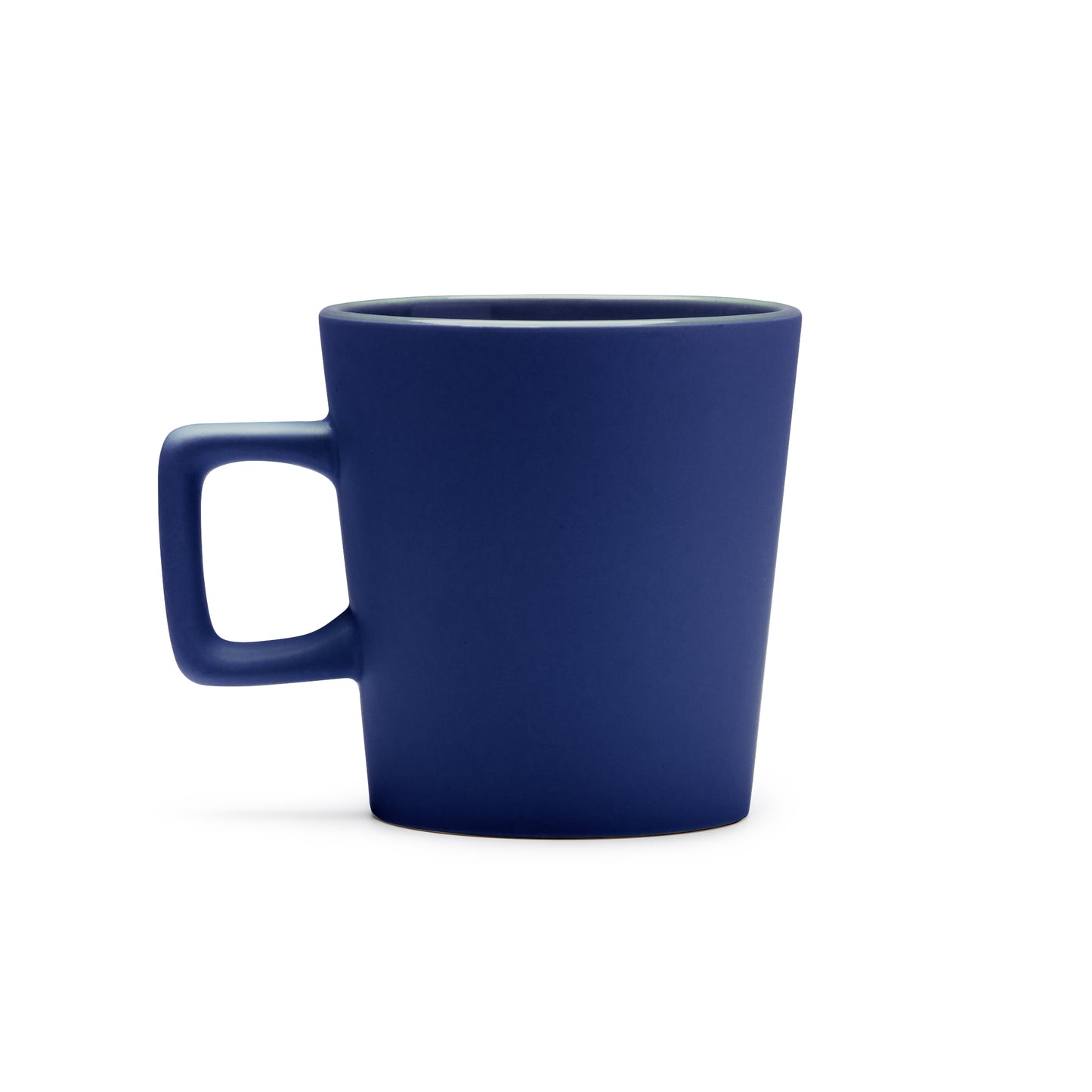 Taza de cerámica con acabado mate y asa cuadrada. Con una capacidad de 300 ml.