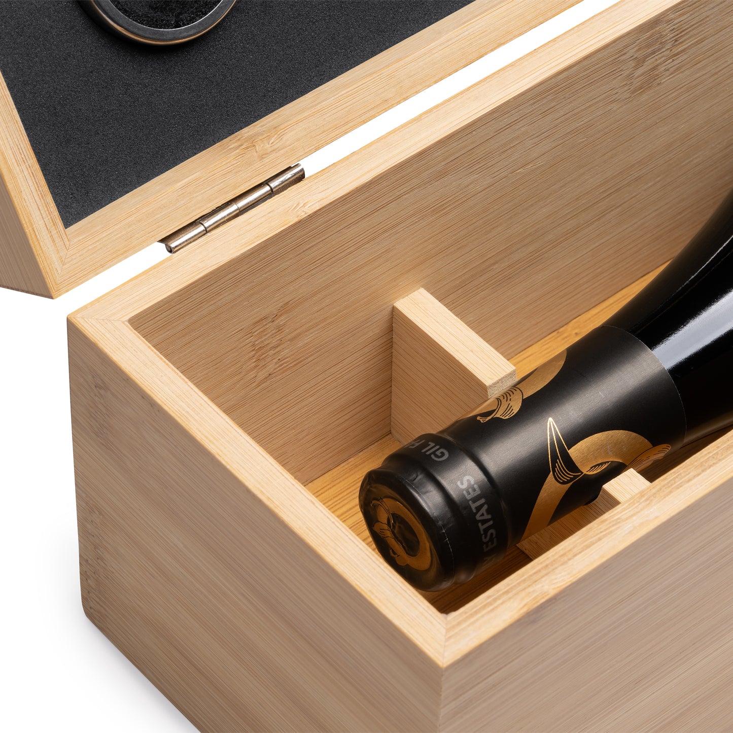 El estuche para botella de vino elaborado de madera