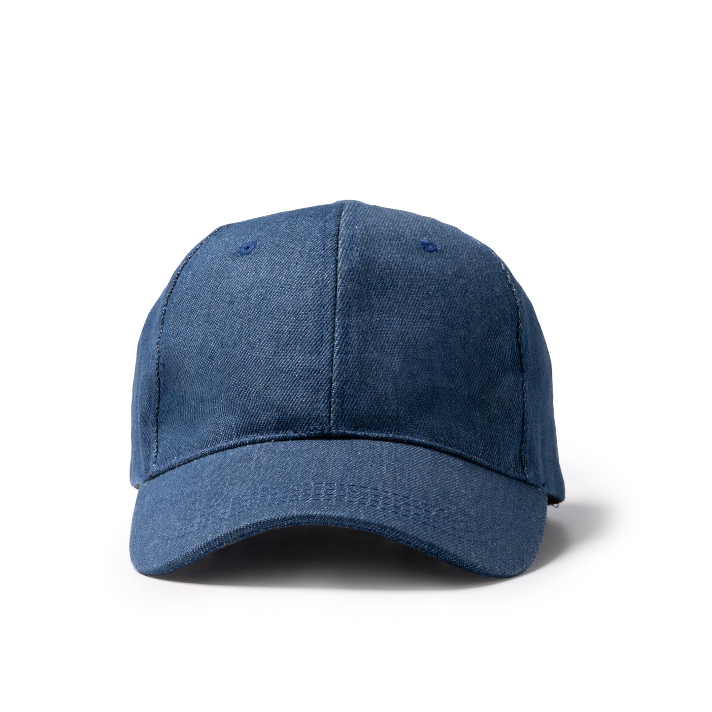 Gorra de tejido vaquero reciclado de 6 paneles. Ojales de ventilación.