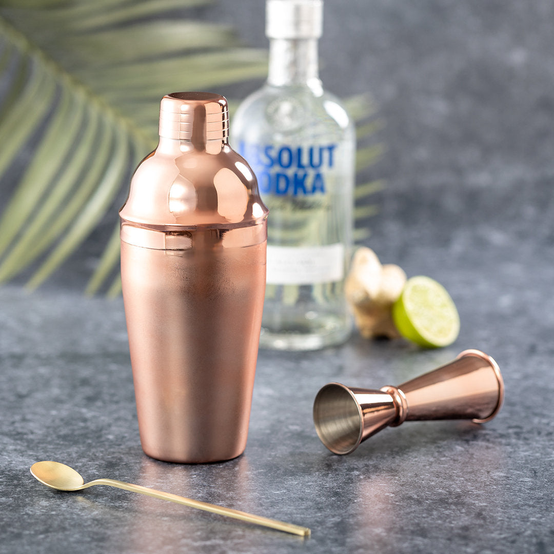 Cocktelera de 550 ml de capacidad en acero inox y recubrimiento exterior de cobre galvanizado