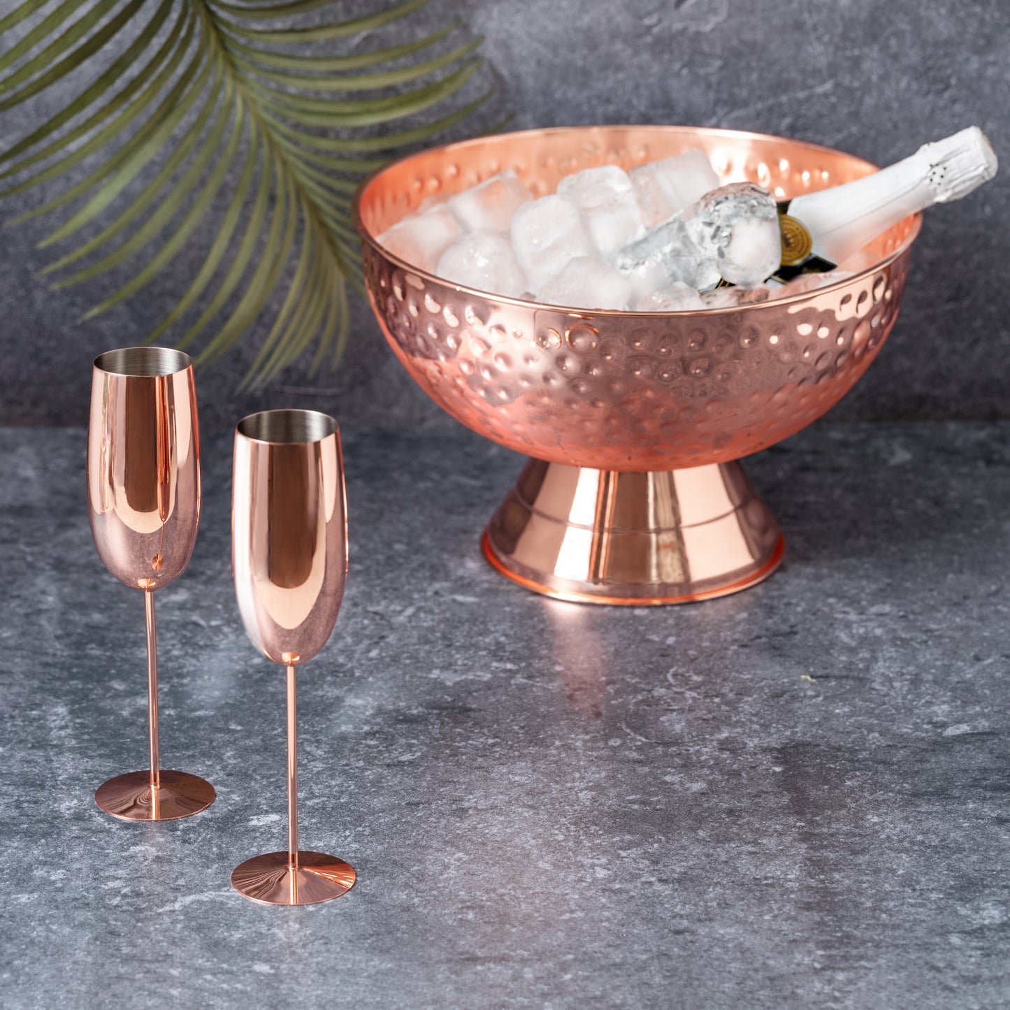 Elegante champanera fabricada en acero inoxidable con recubrimiento de cobre galvanizado