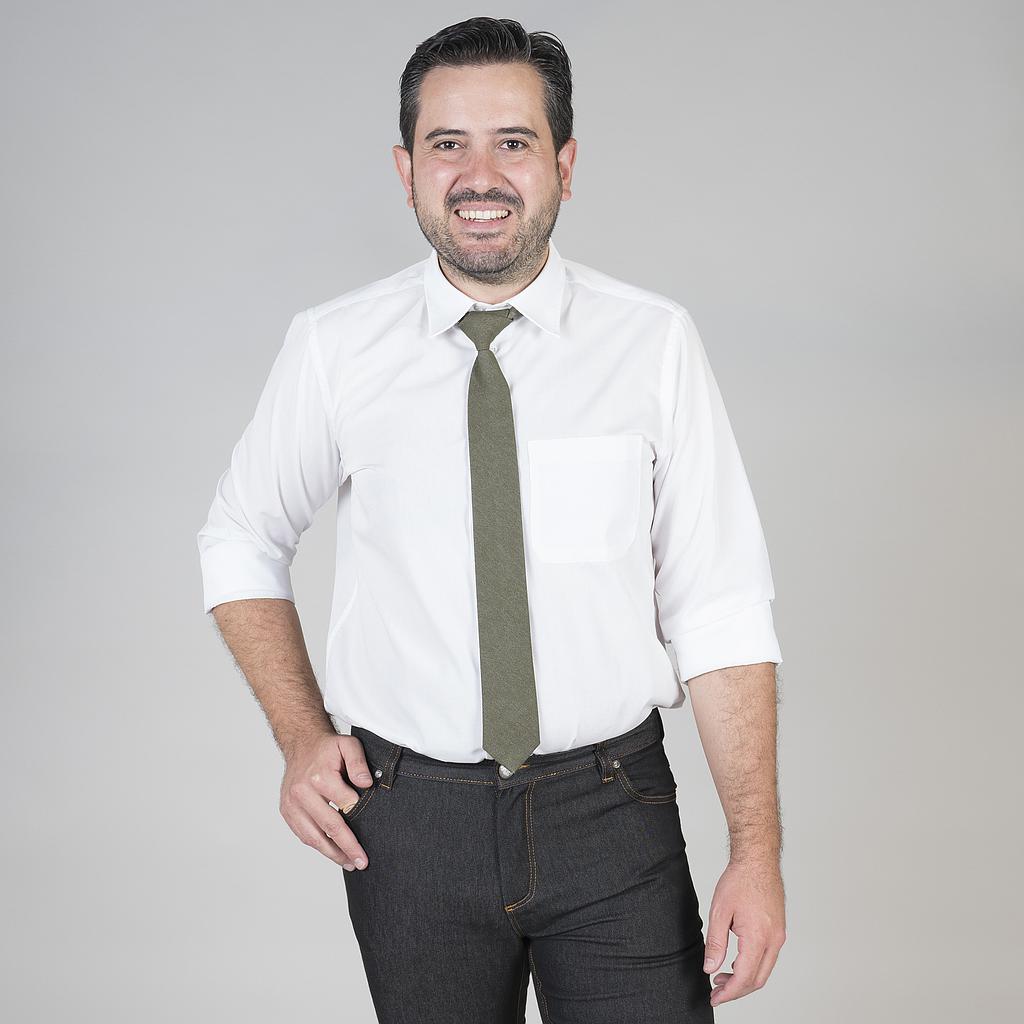 CORBATA CON NUDO DE PALA ESTRECHA