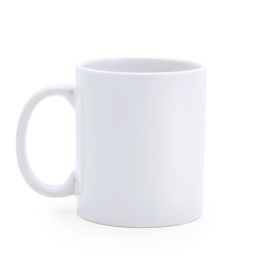 Taza de cerámica con capacidad de 370 ml.
