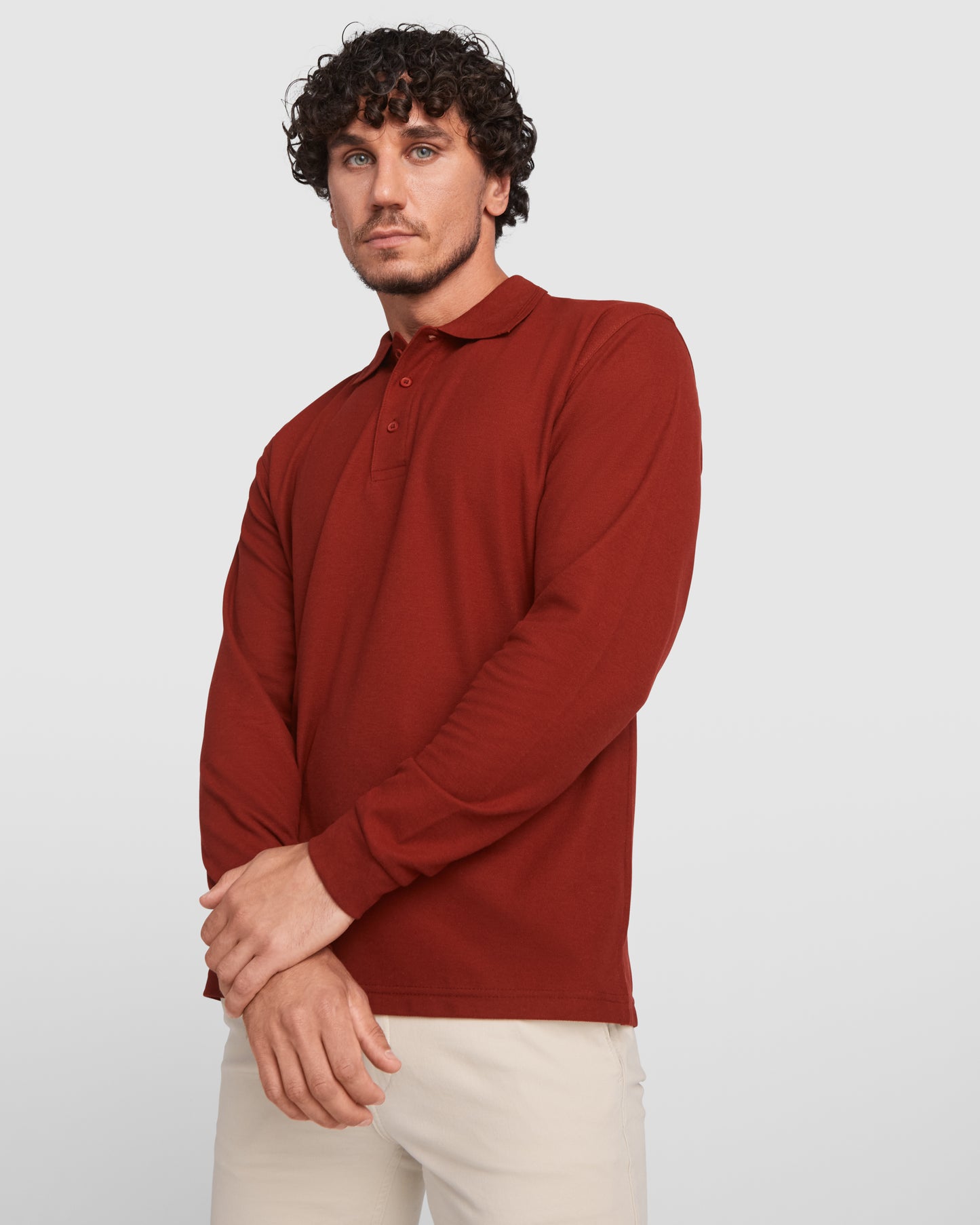 Polo de manga larga.