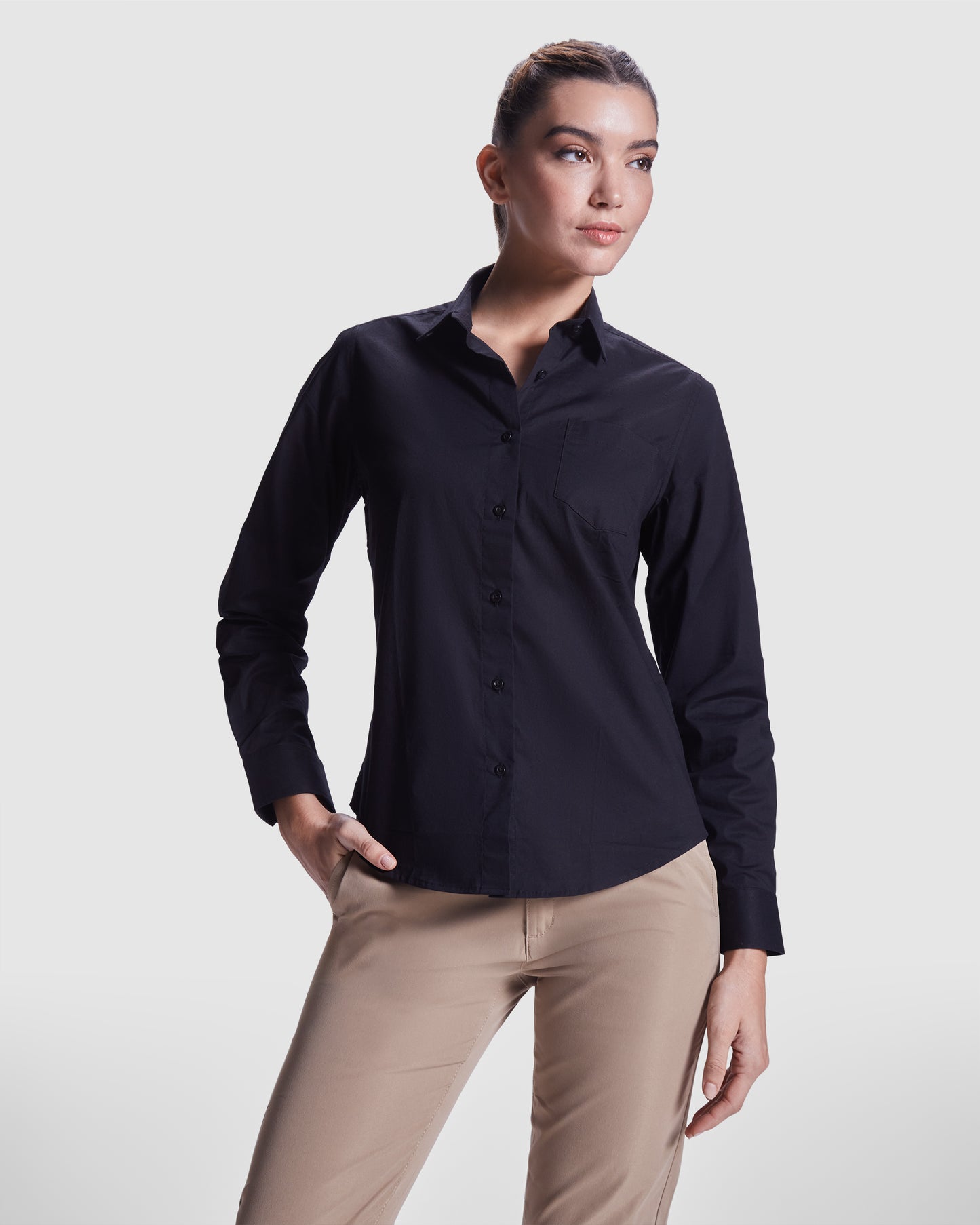 Camisa de manga larga de mujer.