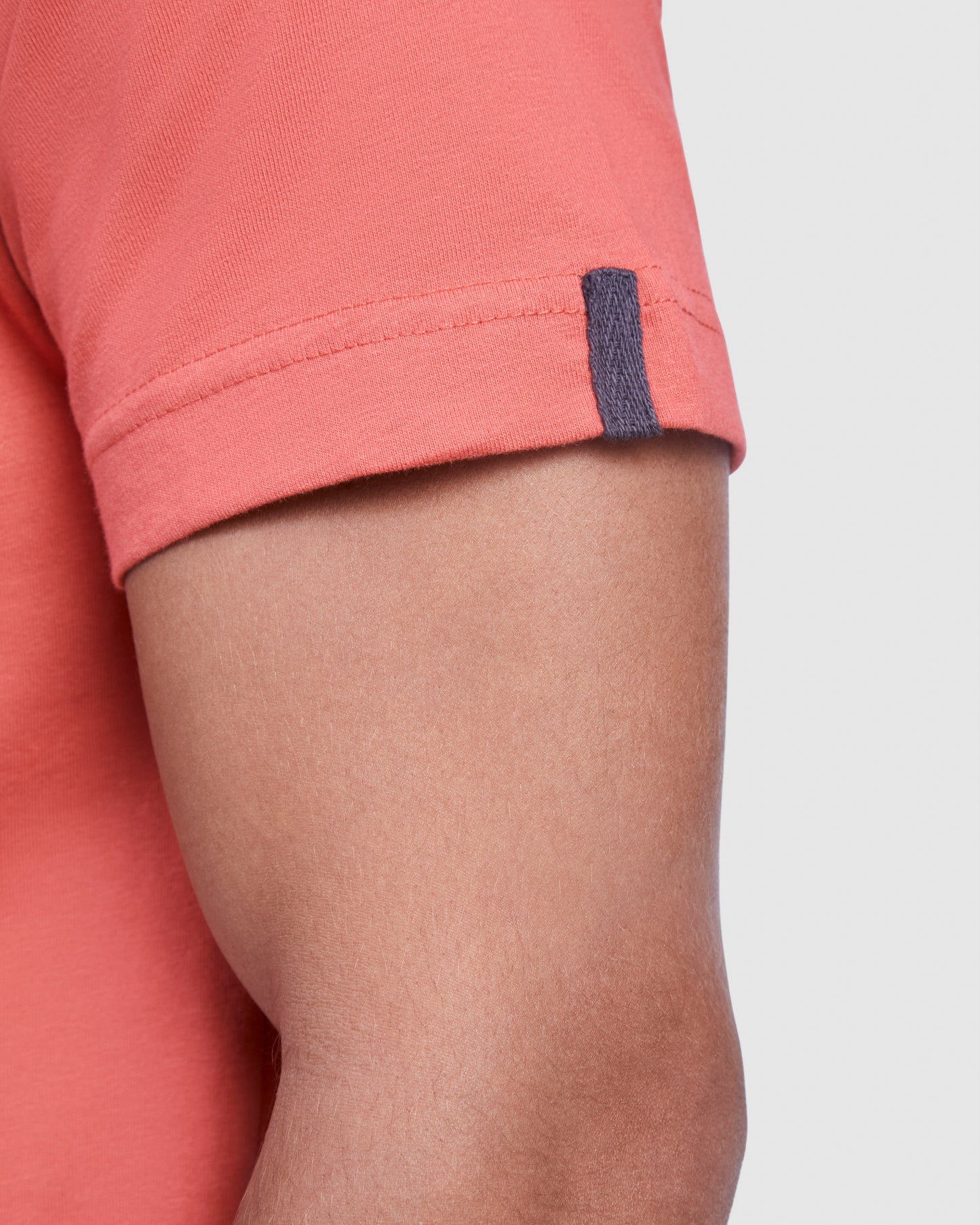 Polo de manga corta.