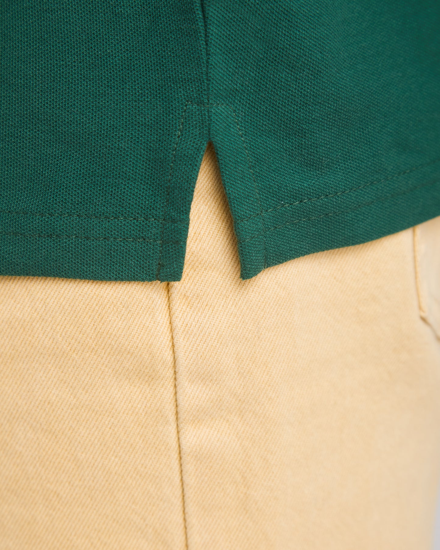 Polo de manga corta.