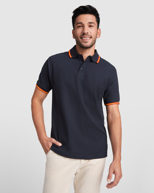 Polo de manga corta.