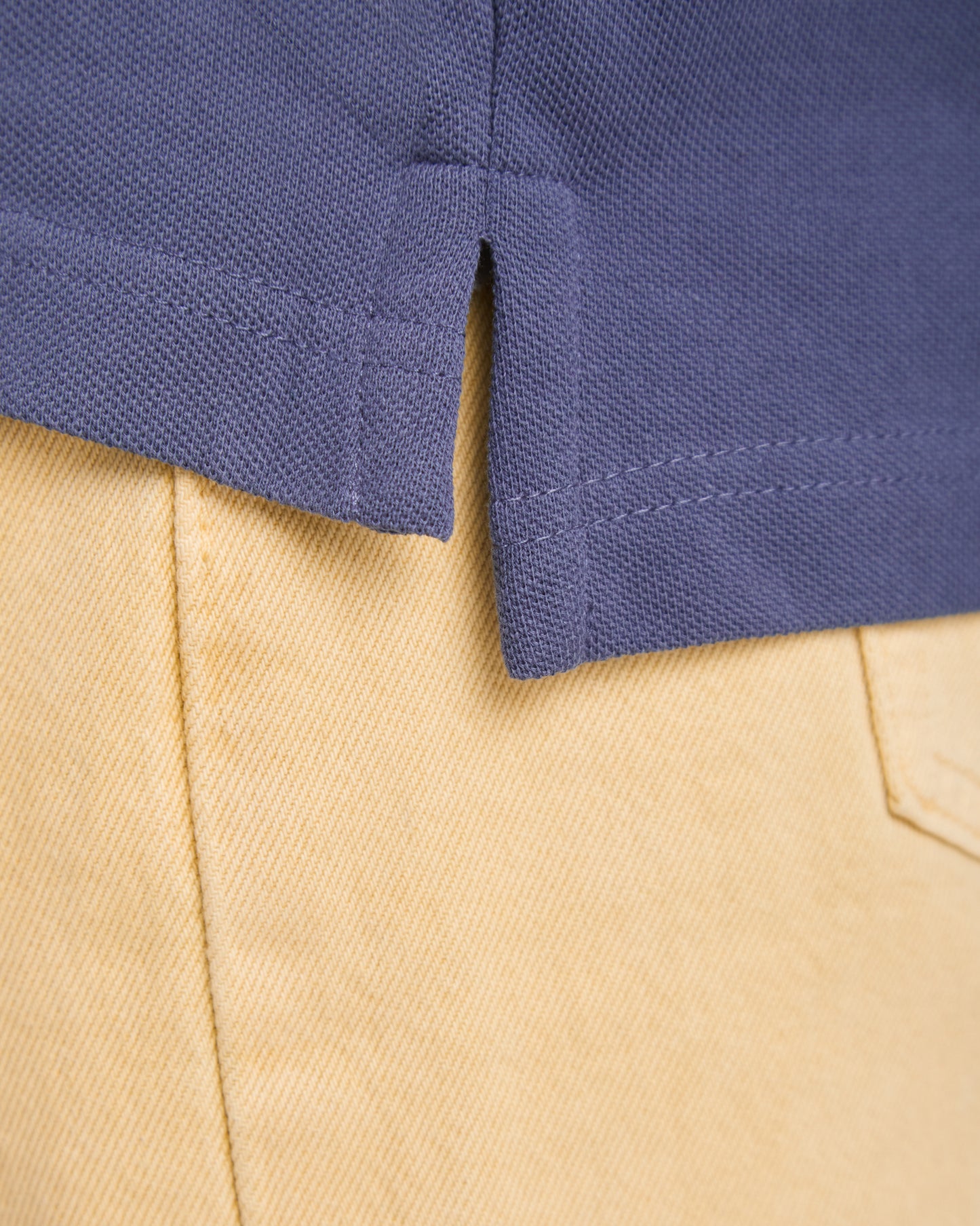 Polo de manga corta.