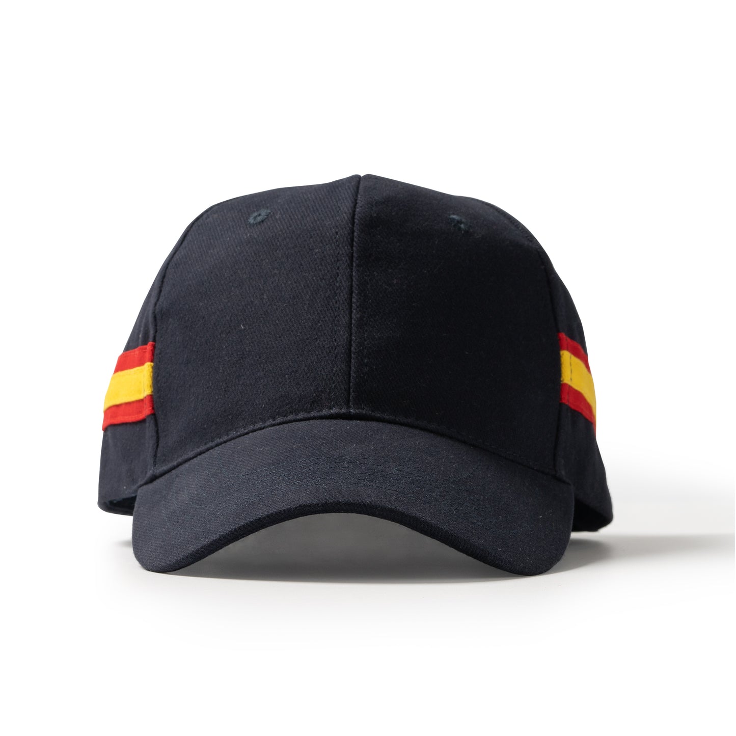 Gorra de 6 paneles 100% algodón peinado con diseño de bandera nacional.
