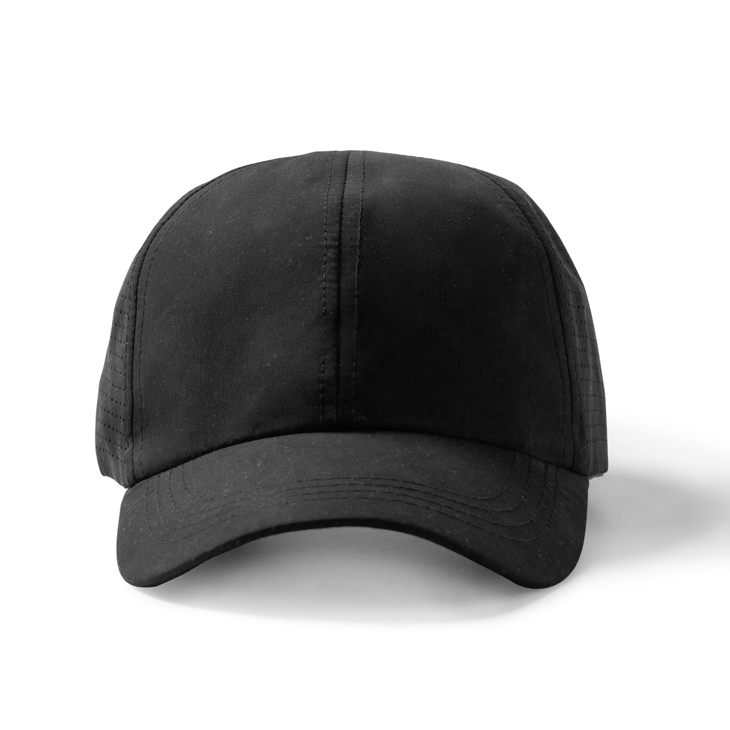 Gorra deportiva ventilada de 6 paneles 100% microfibra.