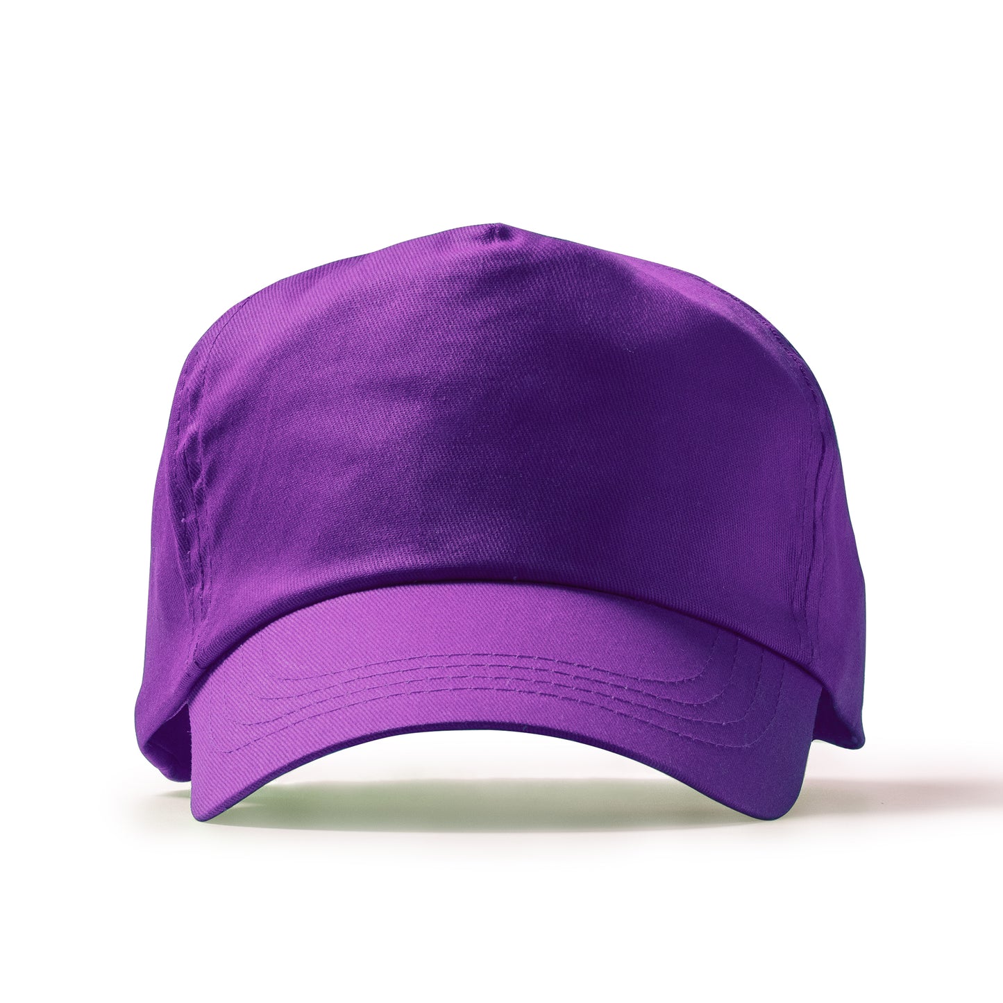 Gorra de 5 paneles 100% algodón. Cierre ajustable de velcro y orificios de ventilación.