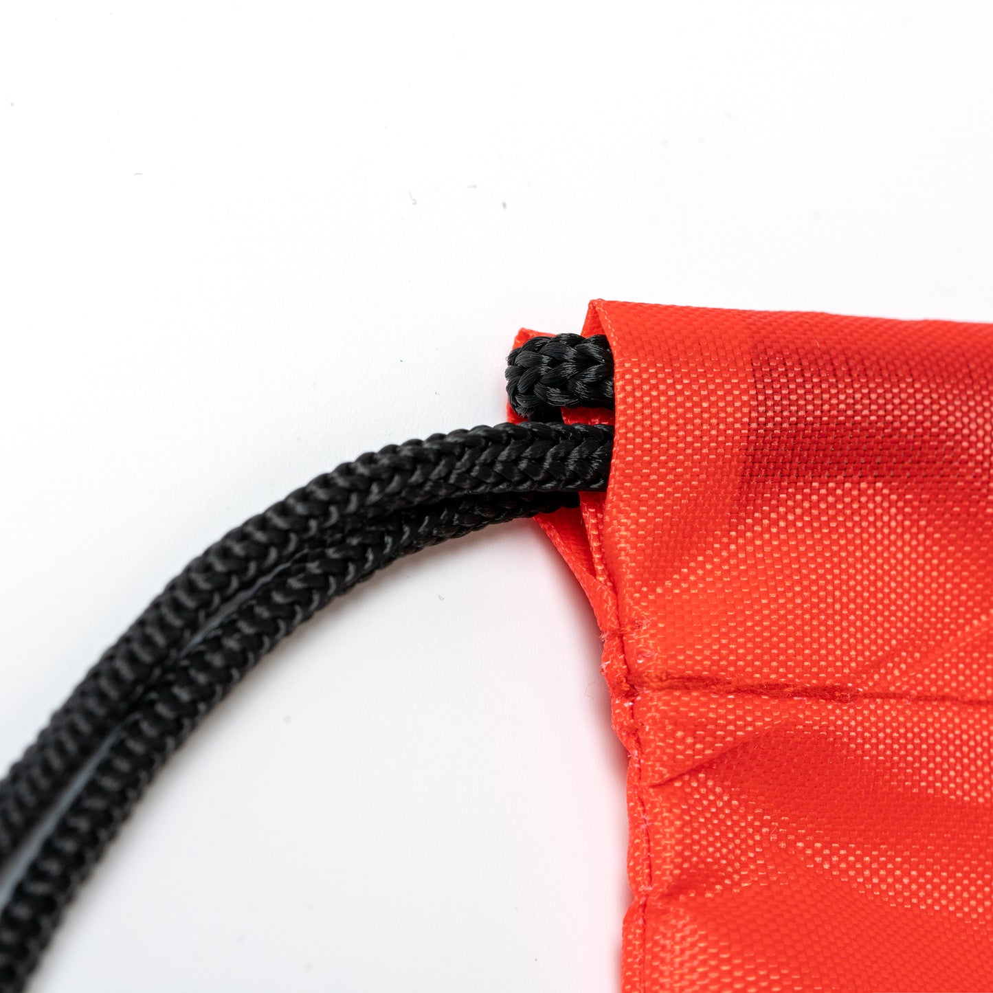 Mochila de cordones con acabado multicolor realizada en poliéster 210D