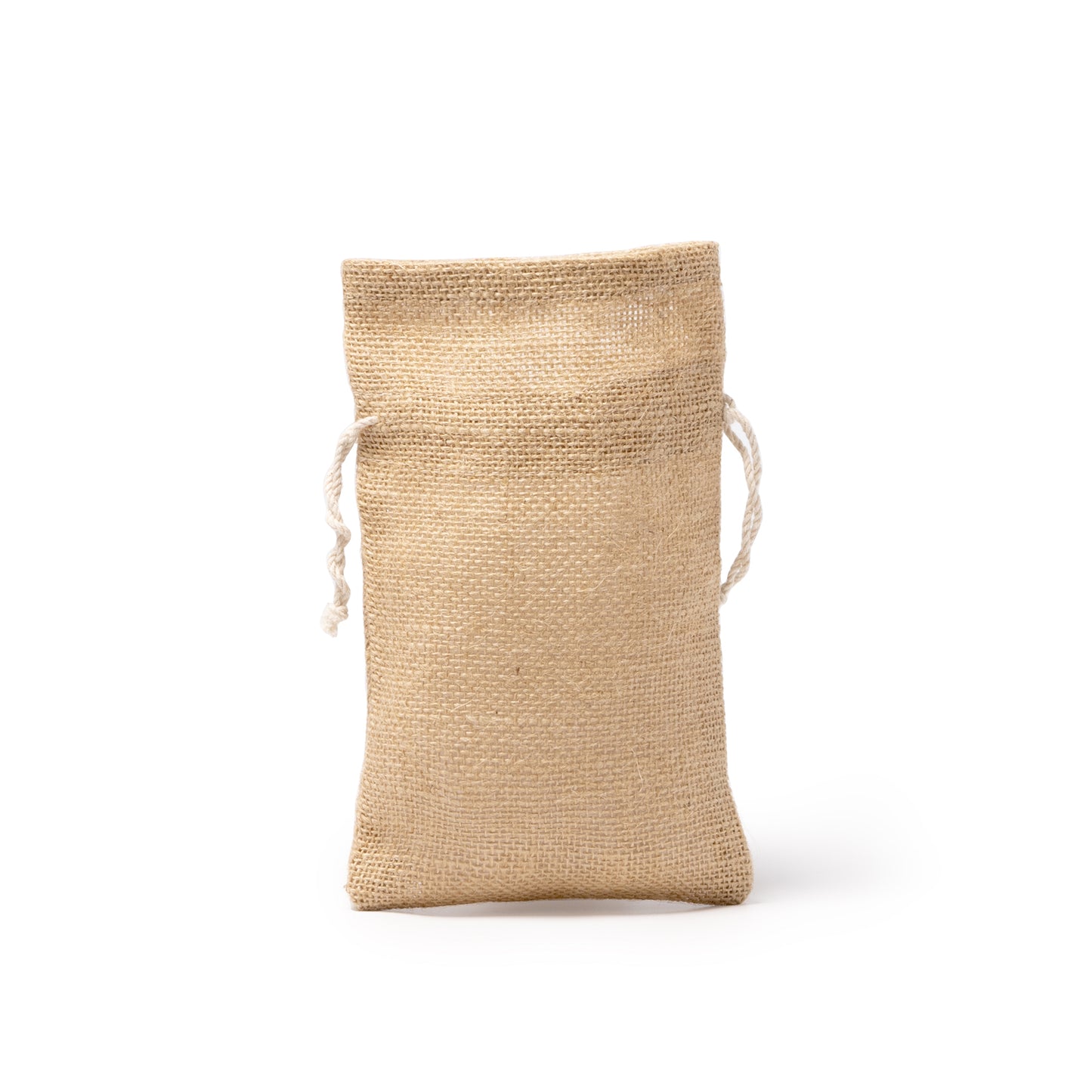Bolsa estilo saco de yute natural. Cierre con cordones de algodón.