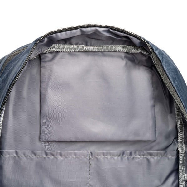 Mochila realizada en nylon USB