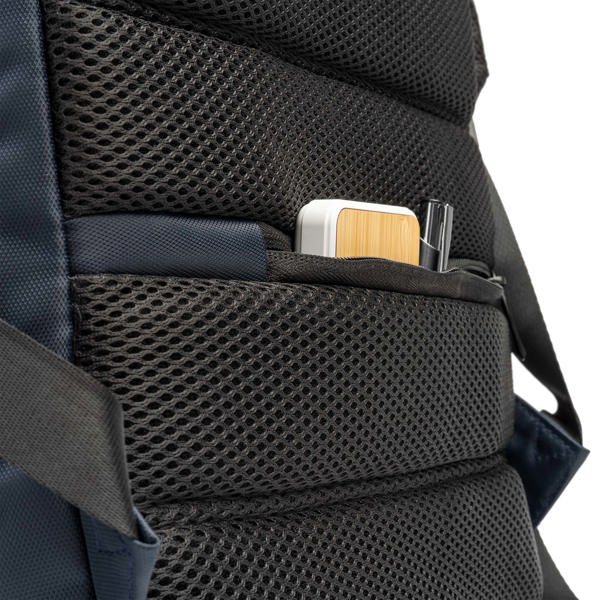 Mochila realizada en nylon USB