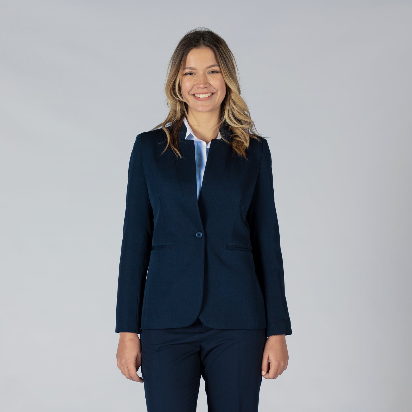 AMERICANA MUJER 1 BOTON SOLAPA INVERTIDA TRIVIAL