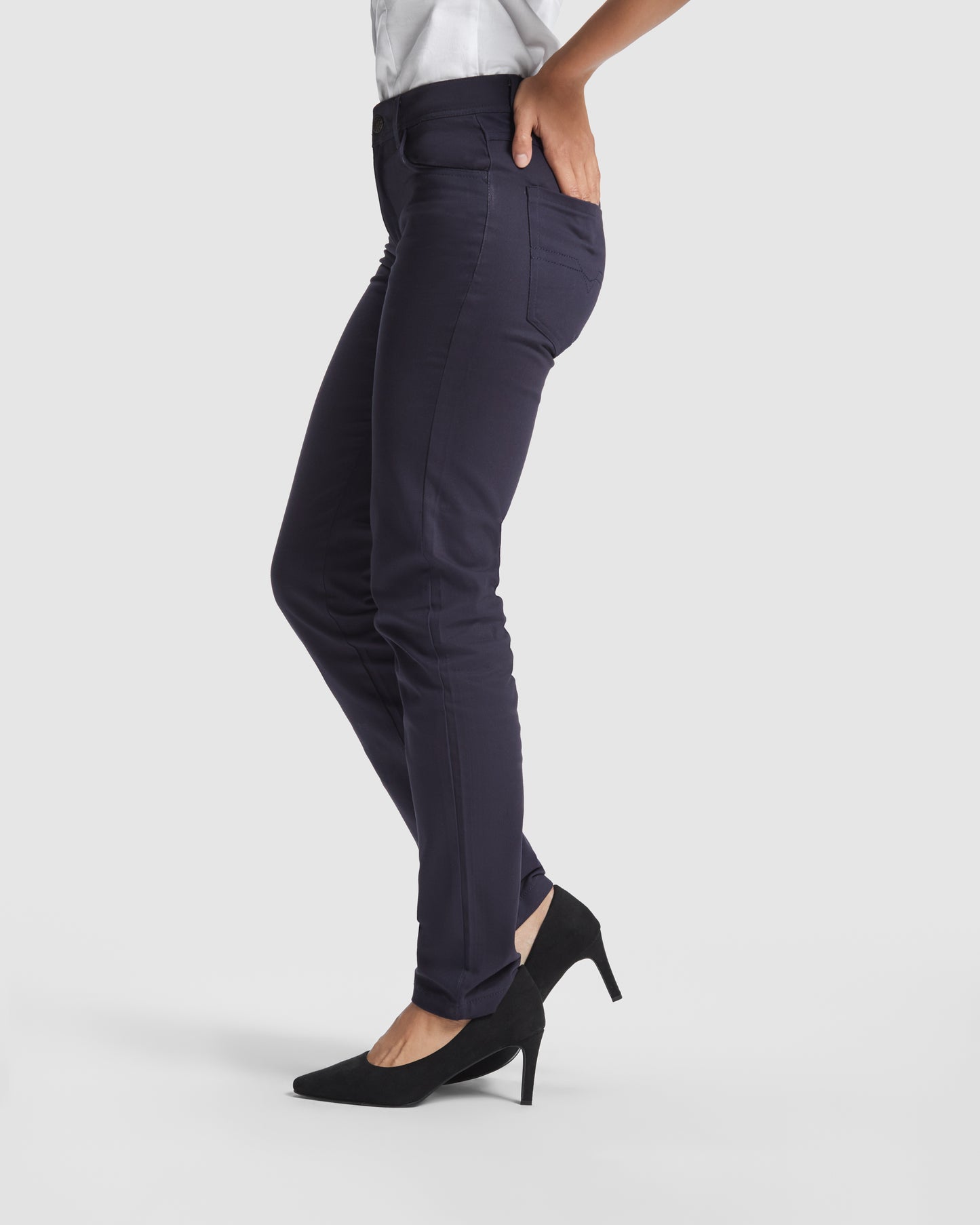 Pantalón largo de mujer entallado.