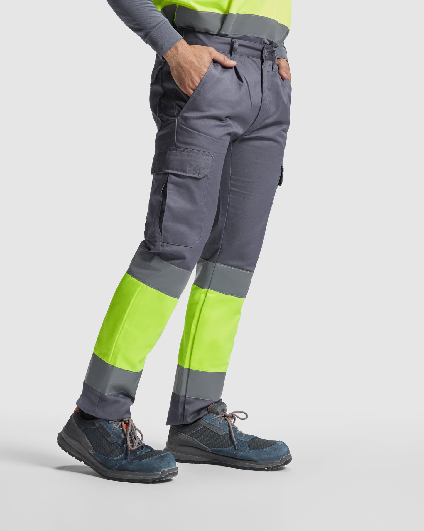 Pantalón multibolsillos.
