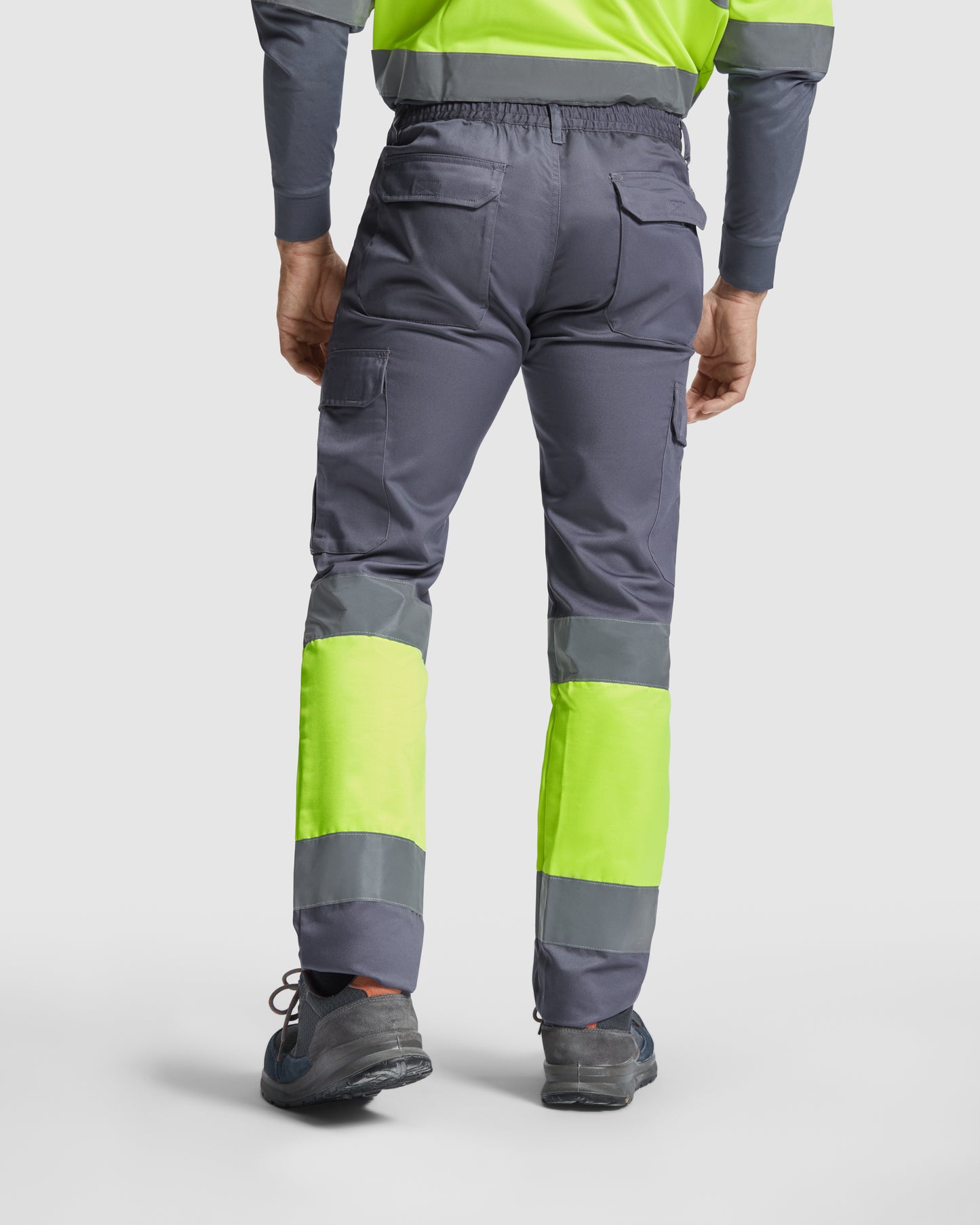 Pantalón multibolsillos.