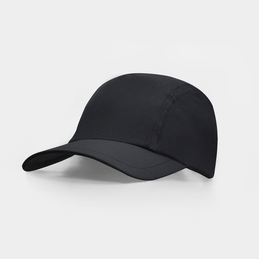 Gorra técnica de tres paneles. Tejido ligero y transpirable.