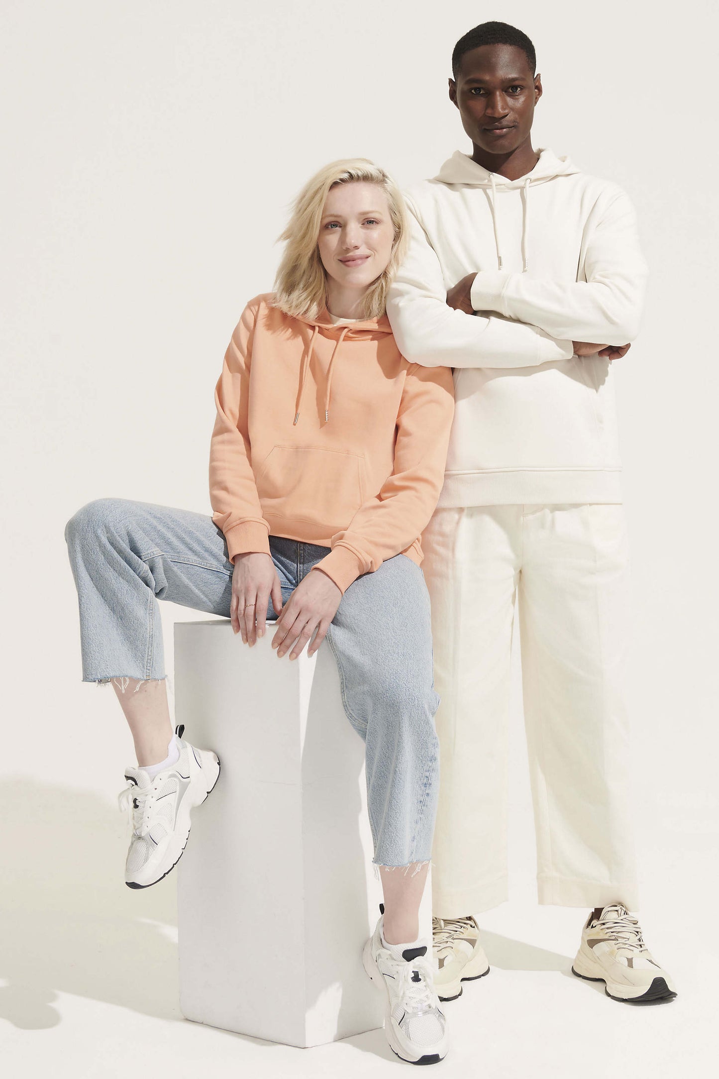 04232 Sudadera unisex con capucha.