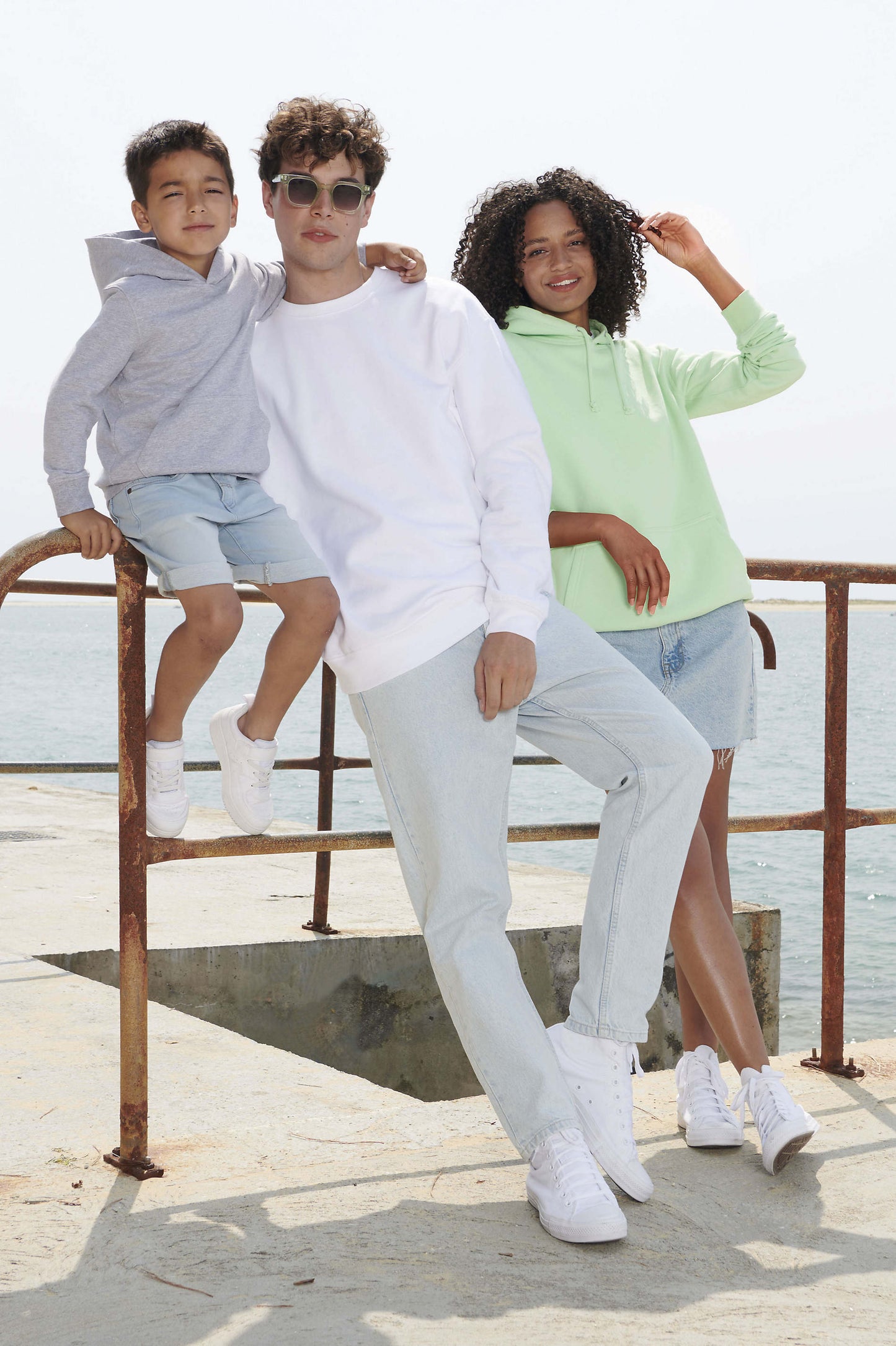 04238 Sudadera niño con capucha.