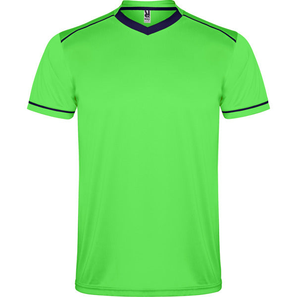 Conjunto deportivo de camiseta y pantalón.