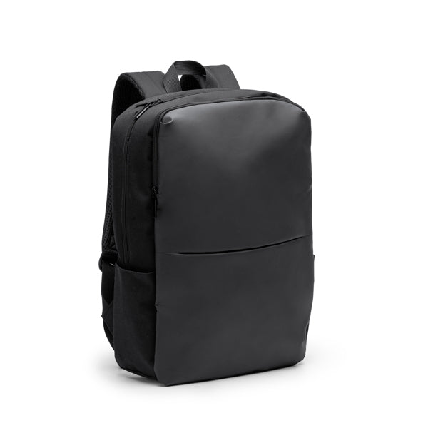 Mochila elaborada en PU Leather y políester reciclado RPET 600D