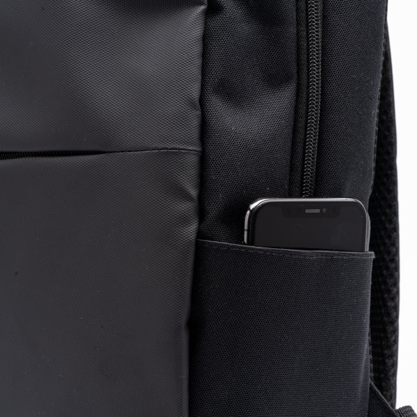 Mochila elaborada en PU Leather y políester reciclado RPET 600D