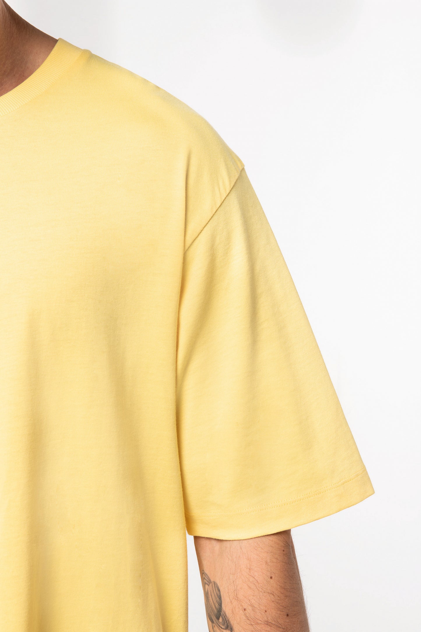 Camiseta hombros caídos hombre OVERSIZE