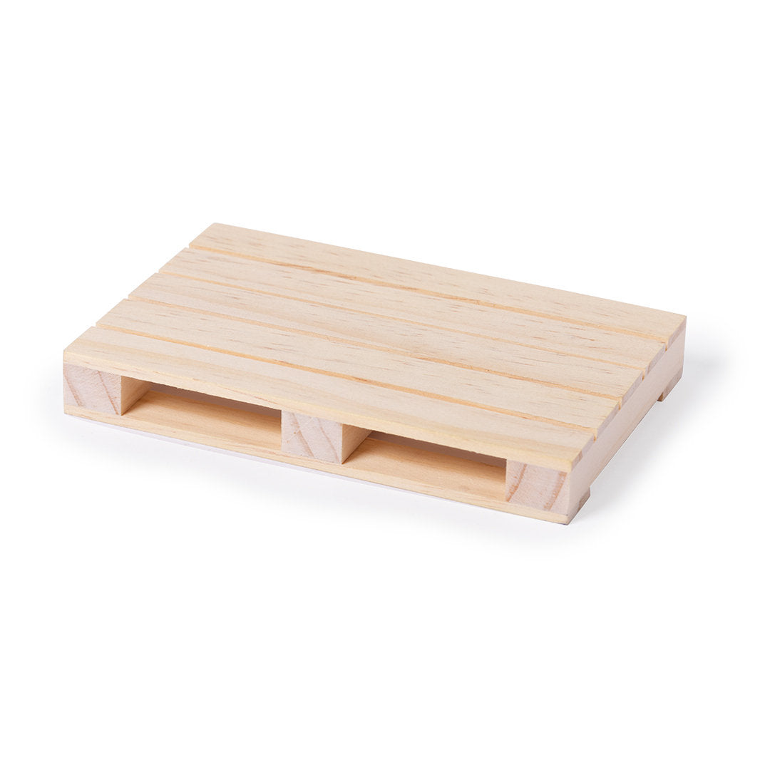 Original posavasos de línea nature con forma de palet y en madera natural.