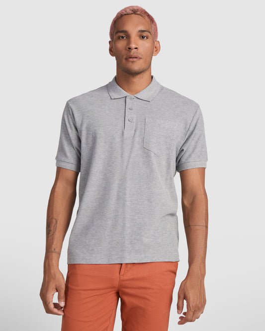 Polo de manga corta.