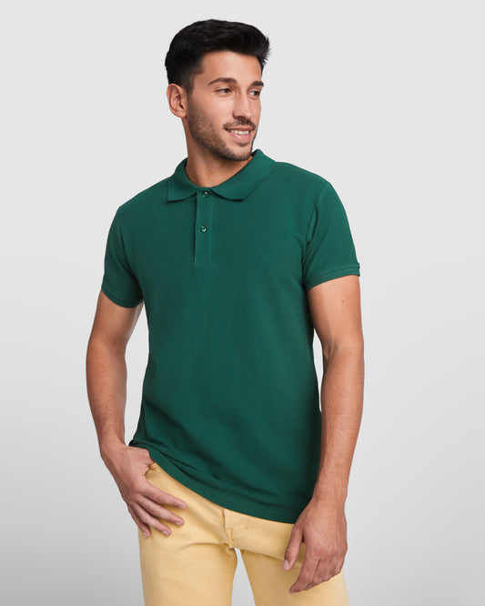 Polo de manga corta.