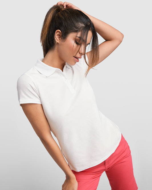 Polo de mujer entallado.