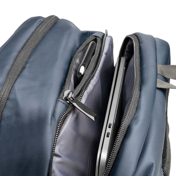 Mochila realizada en nylon USB