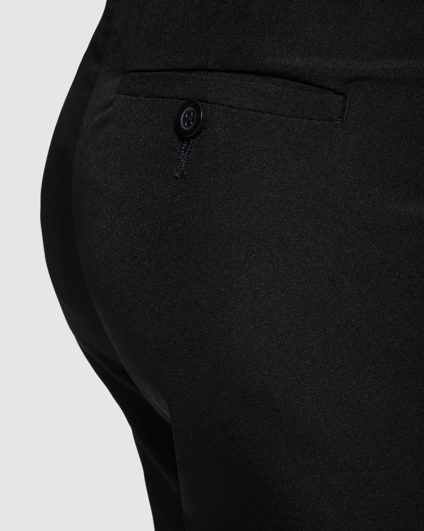 Pantalón largo de hombre semientallado.