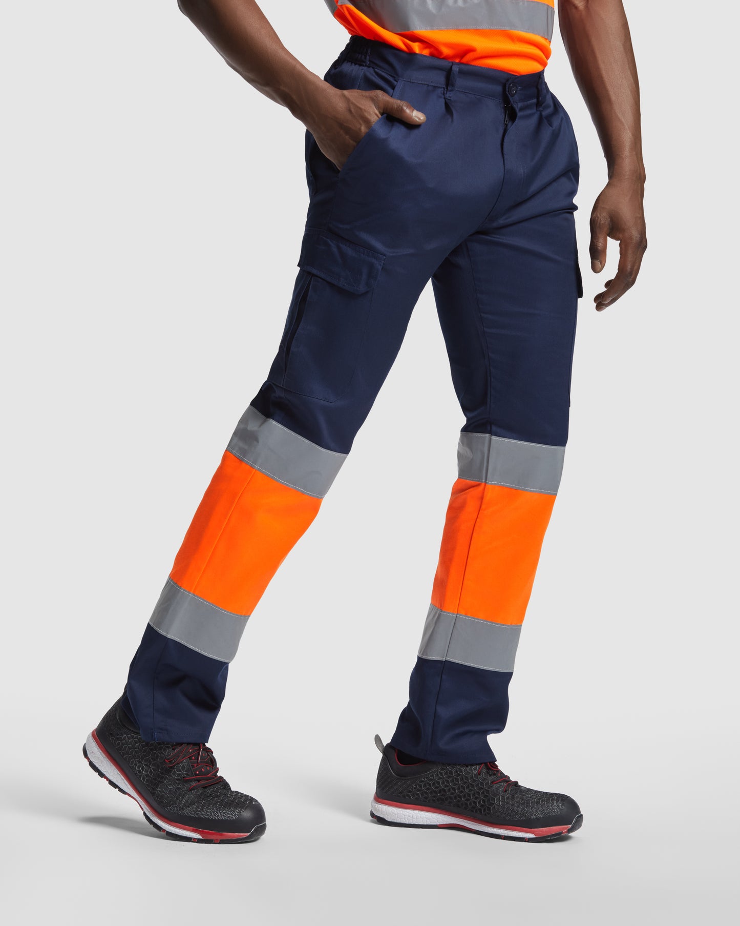 Pantalón multibolsillos.