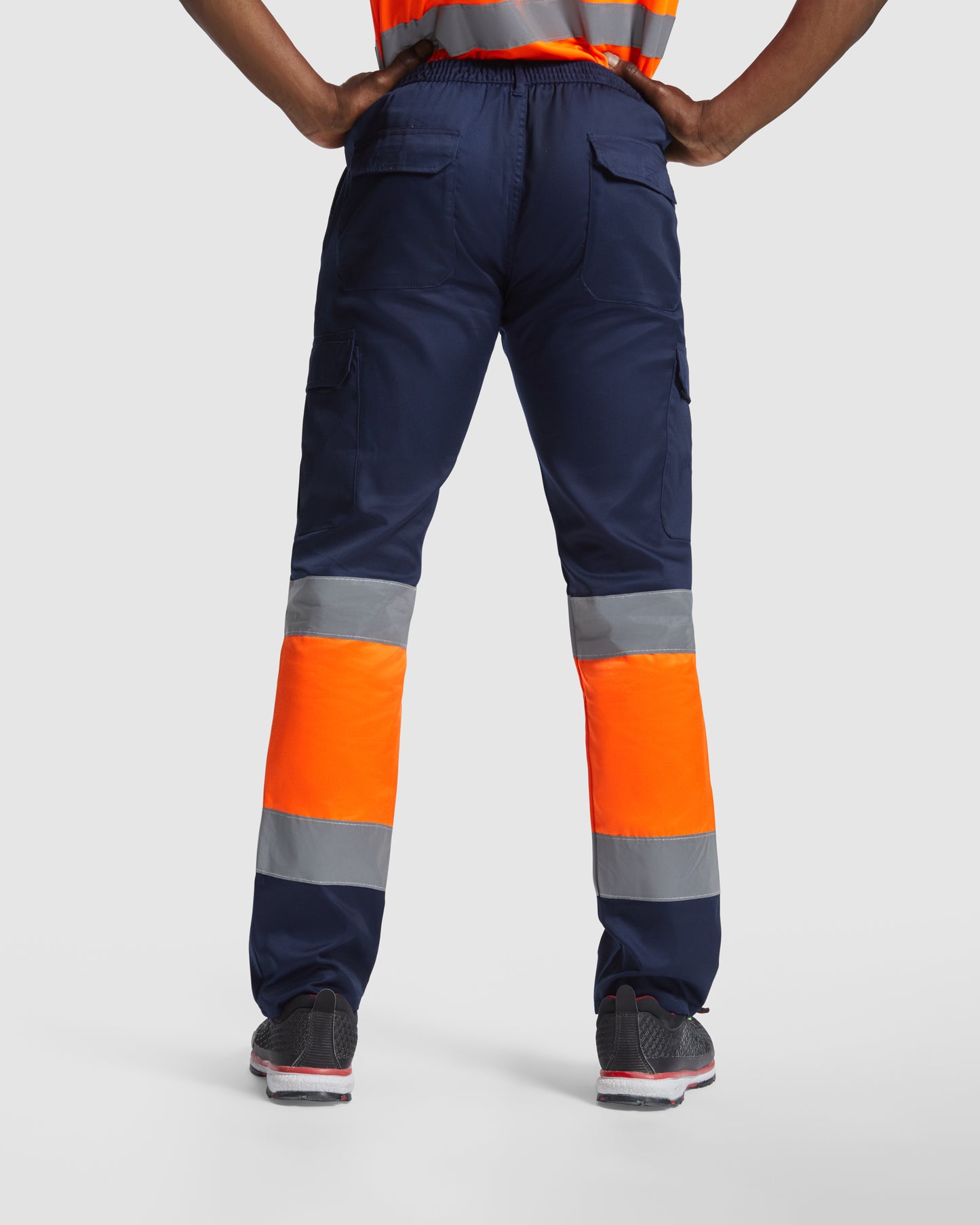 Pantalón multibolsillos.