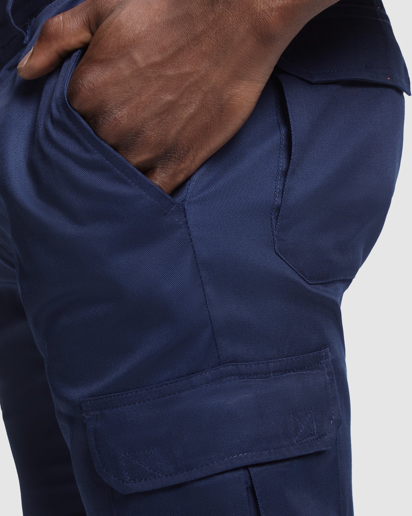 Pantalón multibolsillos.