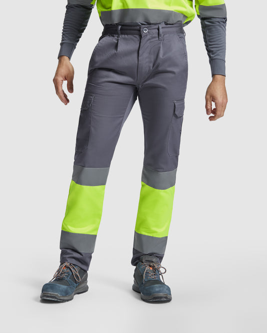 Pantalón multibolsillos.
