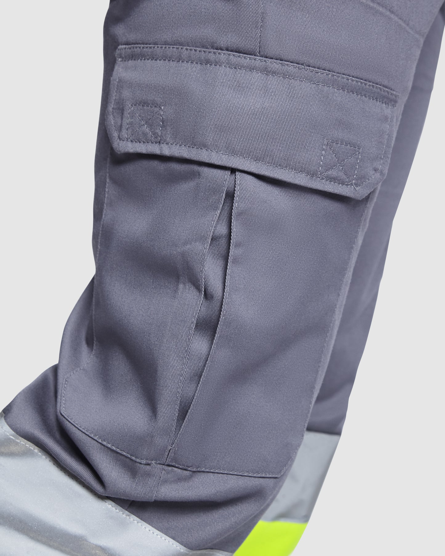 Pantalón multibolsillos.