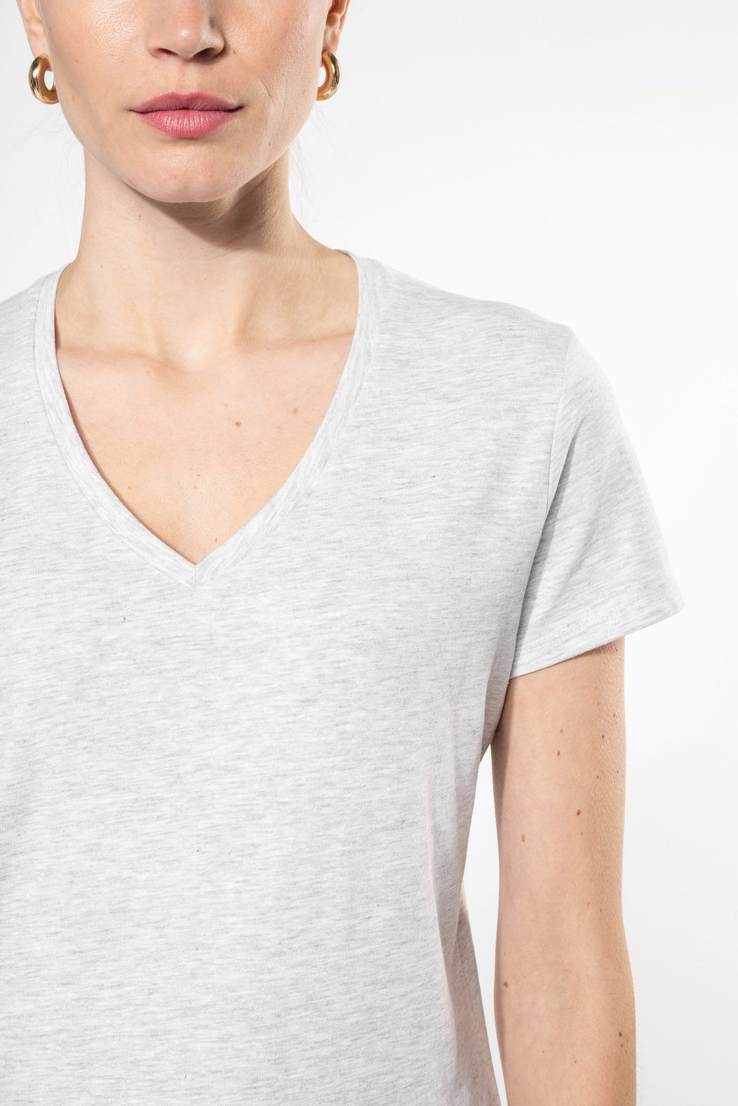 Camiseta de manga cota y cuello de pico mujer Kariban K381