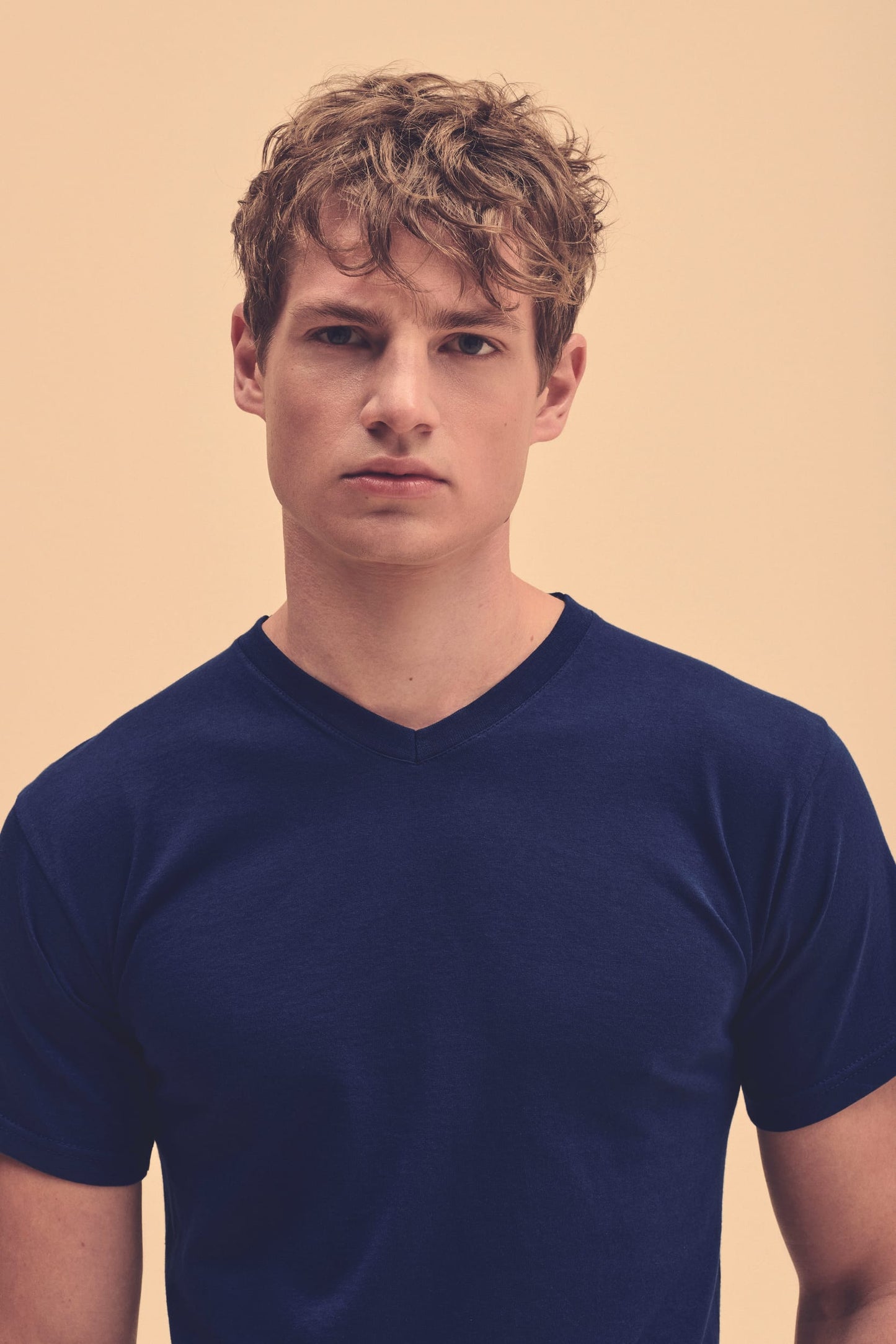 Camiseta Valueweight cuello de pico hombre (61-066-0) Fruit of the Loom SC22V